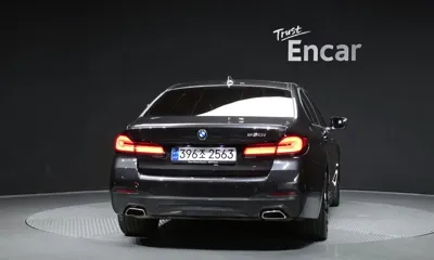 BMW 5-Series 2022, 52648 км, за 26110.54 USD