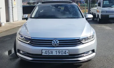 Volkswagen Passat 2018, 123000 км, за 10312.01 USD