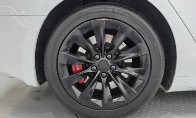 Tesla Model S 2017, 106820 км, за 23730.85 USD