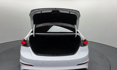 Hyundai Avante 2018, 113424 км, за 6564.26 USD - фото 20