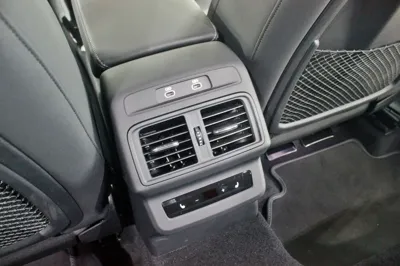 Audi Q5 2025, 785 км, за 65636.08 USD - фото 16