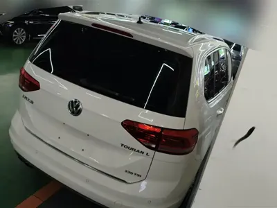 Volkswagen Touran 2017, 108300 км, за 9387.69 USD