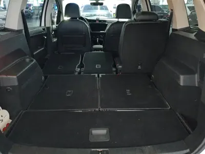 Volkswagen Touran 2017, 108300 км, за 9387.69 USD