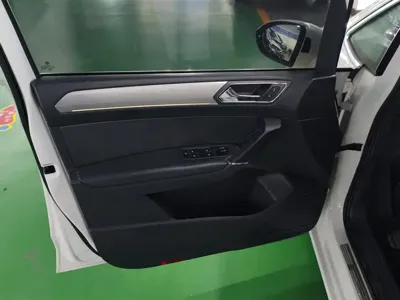 Volkswagen Touran 2017, 108300 км, за 9387.69 USD - фото 7