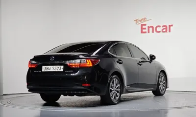 Lexus ES 2018, 175617 км, за 16286.65 USD