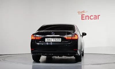 Lexus ES 2018, 175617 км, за 16286.65 USD