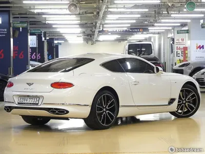 Bentley Continental 2022, 18000 км, за 135447.62 USD