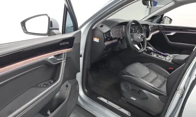 Volkswagen Touareg 2024, 21477 км, за 49246.46 USD - фото 10