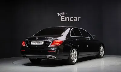 Mercedes-Benz E-Class 2018, 132026 км, за 12223.32 USD