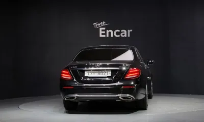 Mercedes-Benz E-Class 2018, 132026 км, за 12223.32 USD