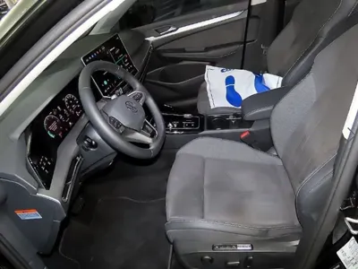 Volkswagen Golf 2025, 8704 км, за 23943.59 USD