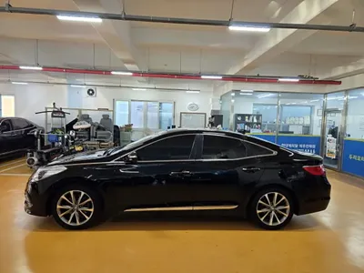 Hyundai Grandeur 2015, 181696 км, за 3768.21 USD