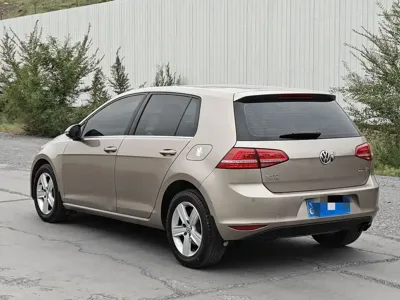 Volkswagen Golf 2017, 120000 км, за 6041.04 USD