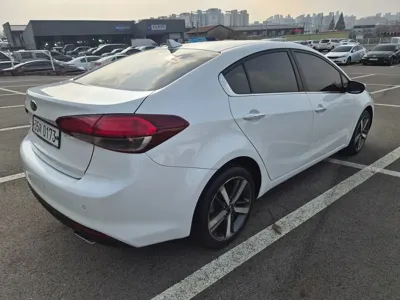 Kia K3 2017, 136228 км, за 3607.88 USD