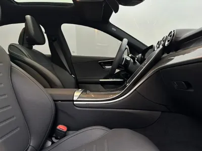 Mercedes-Benz C-Class 2023, 44283 км, за 27153.73 USD - фото 7
