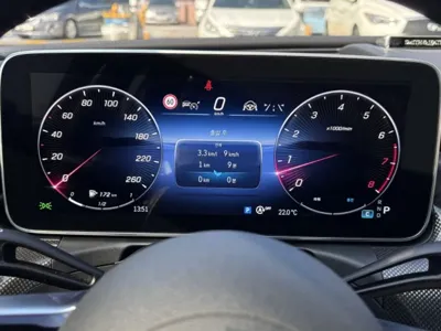 Mercedes-Benz C-Class 2023, 44283 км, за 27153.73 USD - фото 15