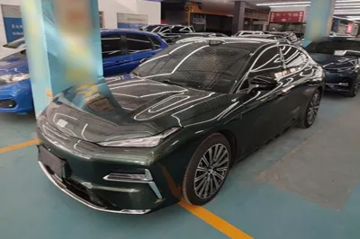 Geely Galaxy Galaxy 8 · 2025 год