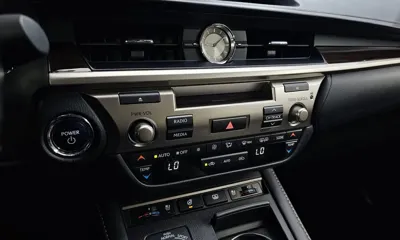Lexus ES 2018, 106715 км, за 17180.08 USD - фото 29