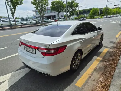 Hyundai Grandeur 2015, 135754 км, за 4488.68 USD
