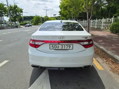 Hyundai Grandeur 2015, 135754 км, за 4488.68 USD