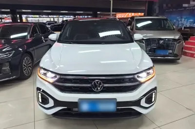 Volkswagen T-Roc 2024, 39300 км, за 15804 USD