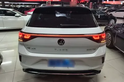 Volkswagen T-Roc 2024, 39300 км, за 15804 USD