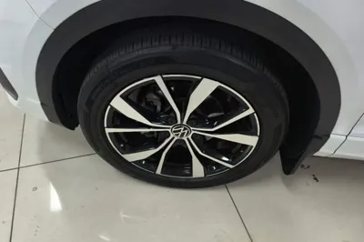 Volkswagen T-Roc 2024, 39300 км, за 15804 USD - фото 10