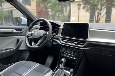 Volkswagen T-Roc 2024, 39300 км, за 15804 USD - фото 35