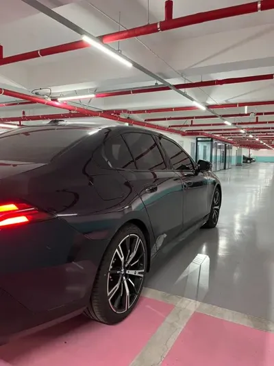 BMW 5-Series 2025, 3034 км, за 41033.22 USD