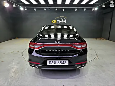 Hyundai Grandeur 2018, 165542 км, за 6342.91 USD