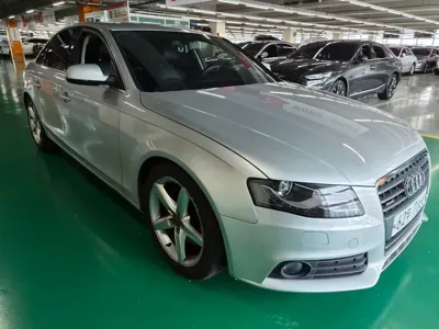 Audi A4 2010, 158119 км, за 1444.14 USD