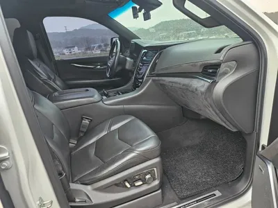 Cadillac Escalade 2018, 72000 км, за 27302.86 USD - фото 20