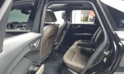 Audi Q4 e-tron 2023, 33490 км, за 27107.84 USD - фото 12