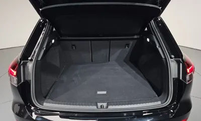 Audi Q4 e-tron 2023, 33490 км, за 27107.84 USD - фото 20