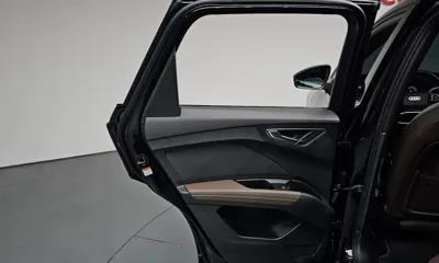 Audi Q4 e-tron 2023, 33490 км, за 27107.84 USD - фото 25