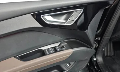Audi Q4 e-tron 2023, 33490 км, за 27107.84 USD - фото 35