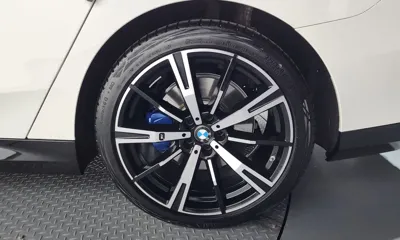 BMW 5-Series 2025, 5423 км, за 55840.84 USD - фото 21