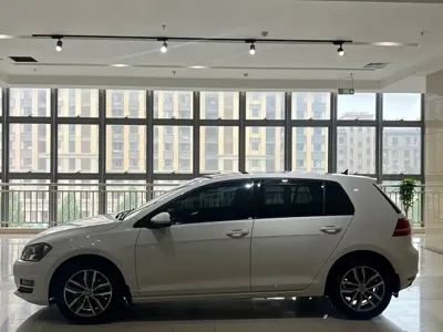 Volkswagen Golf 2016, 77000 км, за 6886.27 USD