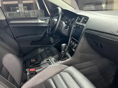 Volkswagen Golf 2016, 77000 км, за 6886.27 USD