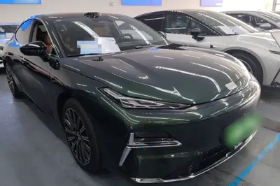 Geely Galaxy Galaxy 8 2025, 8700 км, за 20604 USD