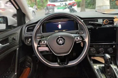 Volkswagen Golf 2020, 33200 км, за 12236 USD