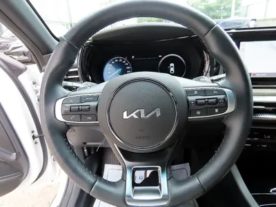 Kia K5 2023, 45020 км, за 22311.93 USD - фото 8