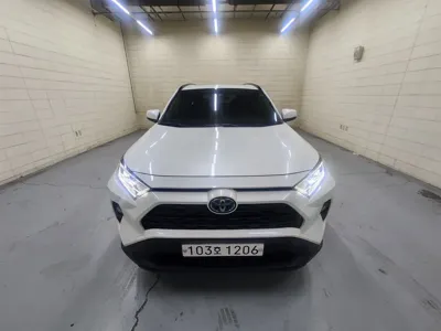 Toyota RAV4 · 2020 год