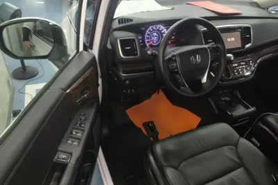Honda Odyssey 2017, 51300 км, за 17532 USD - фото 23