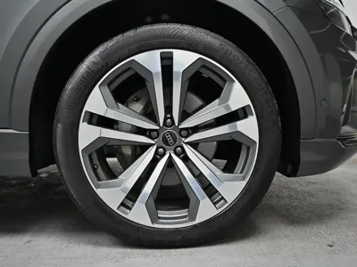 Audi Q8 2023, 13953 км, за 55374.62 USD