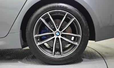 BMW 5-Series 2023, 44103 км, за 24720.29 USD - фото 21