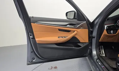 BMW 5-Series 2023, 44103 км, за 24720.29 USD - фото 24