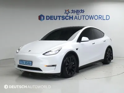 Tesla Model Y · 2021 год