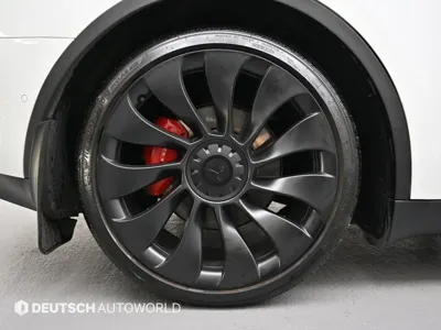 Tesla Model Y 2021, 139603 км, за 23959.56 USD