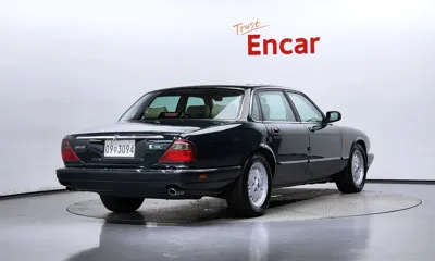 Jaguar XJ-6 1996, 194464 км, за 10831.58 USD